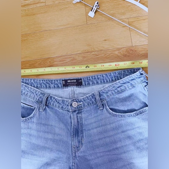 Hollister Women's Low-Rise Washed Light Wash Super Baggy Jeans Size 16R - Picture 11 of 11